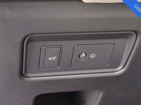 Used 2023 Land Rover Discovery S R-Dynamic image 16