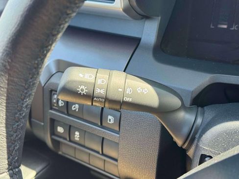 Used 2025 Toyota 4Runner SR5 AWD/4WD image 23