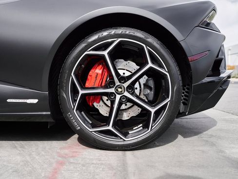 Used 2021 Lamborghini Huracan EVO image 23