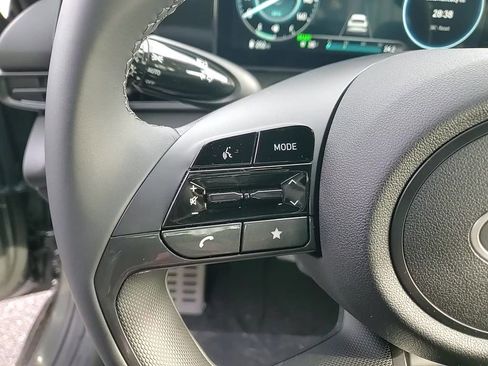 New 2025 Hyundai Elantra SEL image 15