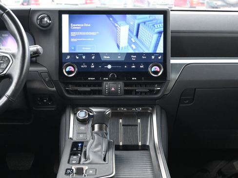 Used 2024 Lexus GX 550 w/ Cold Area Package image 34