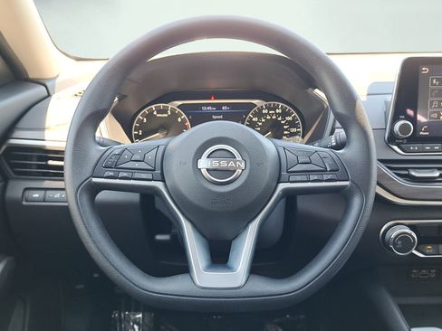 Used 2025 Nissan Altima 2.5 SV FWD image 18