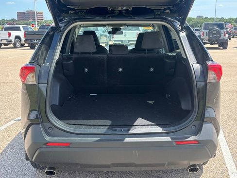 Used 2021 Toyota RAV4 XLE w/ Convenience Package FWD image 6