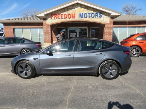 Used 2023 Tesla Model 3 Standard Range image 8