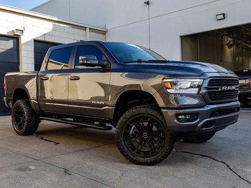 Used 2023 RAM 1500 Laramie AWD/4WD image 1