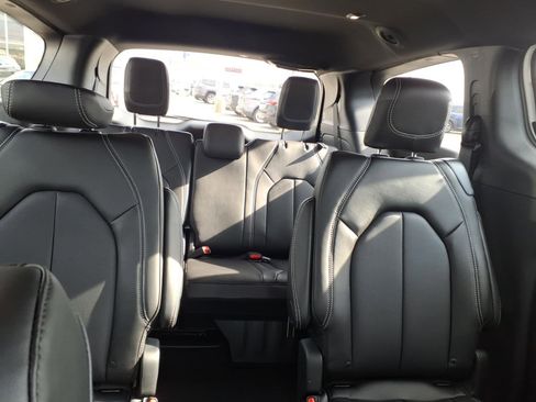 New 2026 Chrysler Pacifica Select image 22