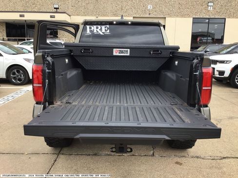 Used 2024 Toyota Tacoma TRD Sport image 15