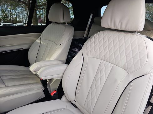 New 2026 BMW X7 xDrive40i w/ M Sport Package image 16