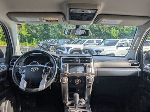 Used 2018 Toyota 4Runner SR5 AWD/4WD image 21