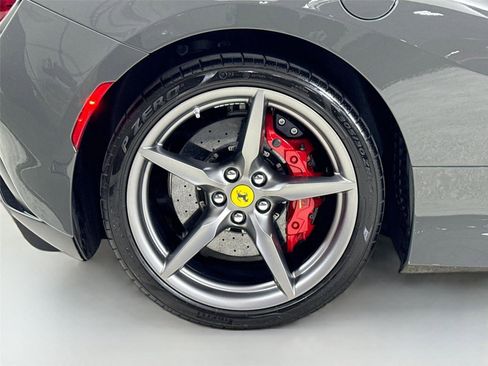 Used 2021 Ferrari F8 Tributo image 39