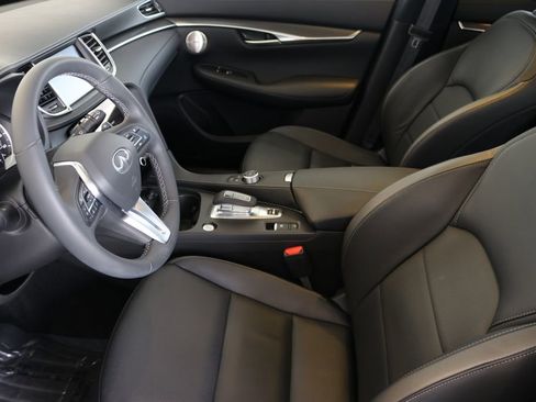 Certified 2025 INFINITI QX50 Luxe image 18