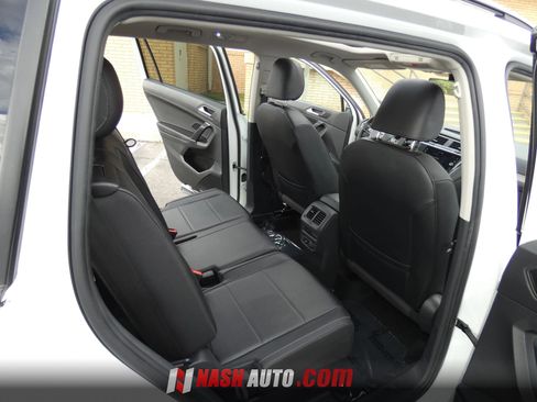 Used 2020 Volkswagen Tiguan SE w/ Panoramic Sunroof Package FWD image 24