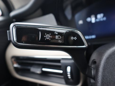 Used 2025 Lincoln Corsair AWD image 16