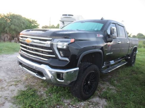 Used 2024 Chevrolet Silverado 2500 LTZ w/ LTZ Premium Package AWD/4WD image 3
