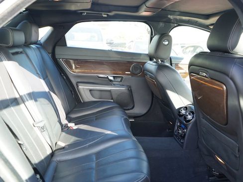 Used 2011 Jaguar XJ L Supersport RWD image 18