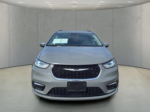 Used 2023 Chrysler Pacifica Limited FWD image 8