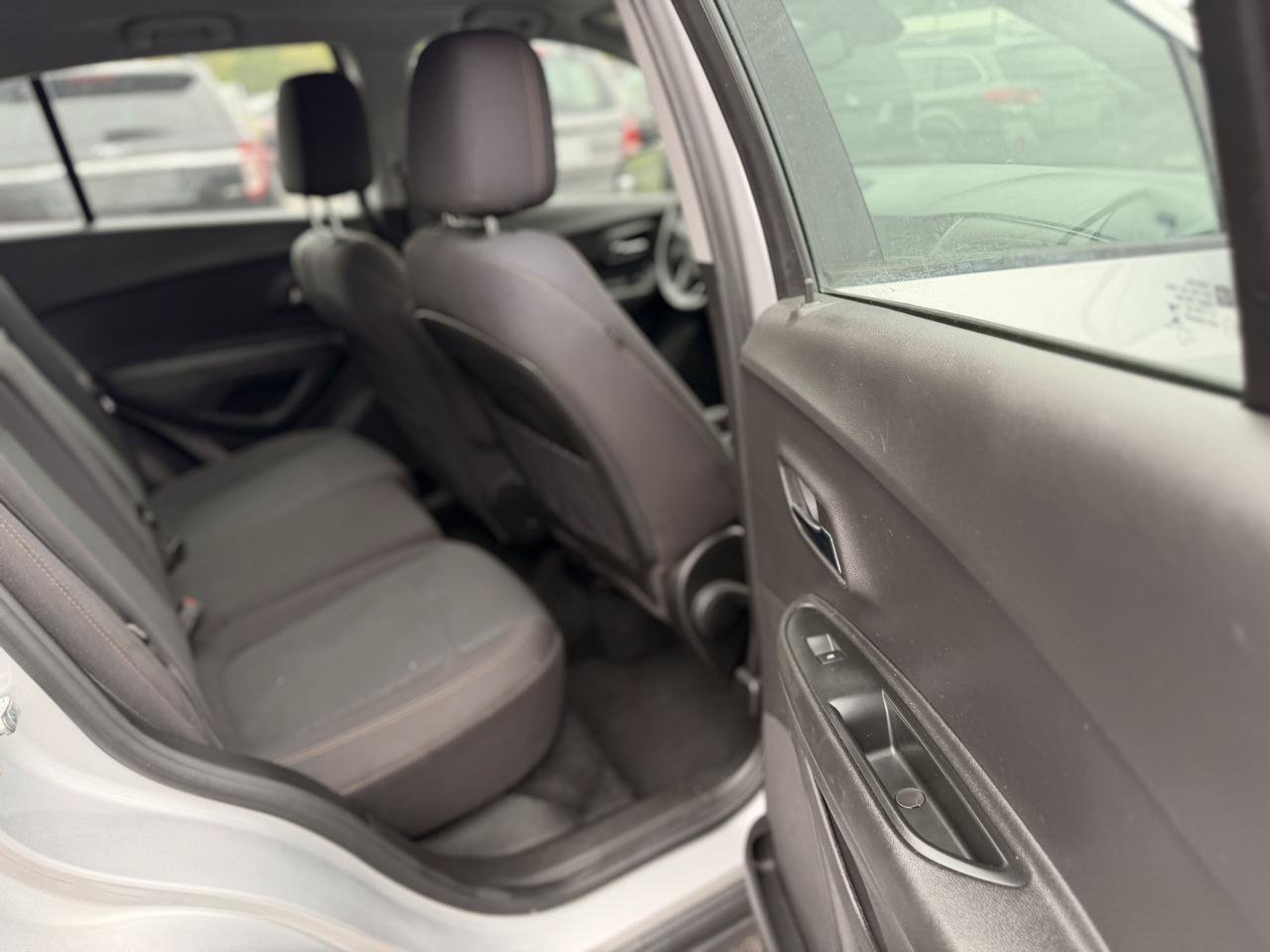 Used 2019 Chevrolet Trax LS FWD image 40