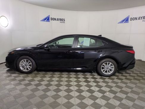 Used 2025 Toyota Camry LE w/ Convenience Package image 2