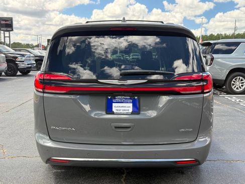 Used 2022 Chrysler Pacifica Touring-L FWD image 15