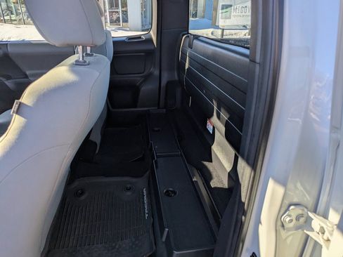 Used 2017 Toyota Tacoma SR image 14