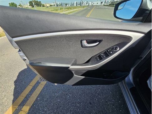 Used 2016 Hyundai Elantra GT FWD image 31
