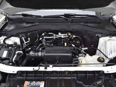 Used 2023 Ford Explorer XLT image 48