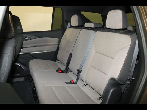 Used 2024 Chevrolet Traverse LT w/ Enhanced Driving Package FWD image 31