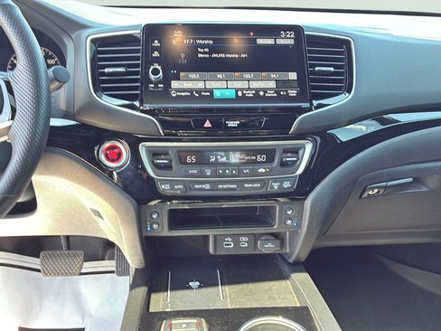 Used 2025 Honda Ridgeline Black Edition image 29