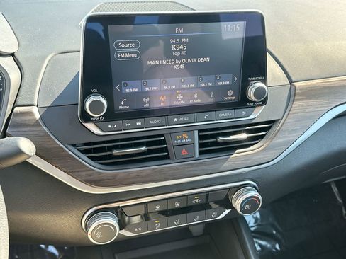 Used 2025 Nissan Altima 2.5 SV image 15