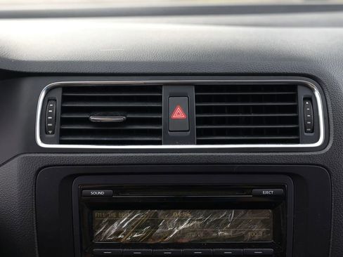 Used 2012 Volkswagen Jetta SE FWD image 33