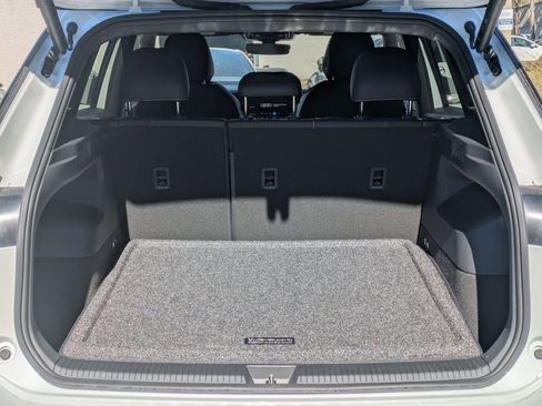 New 2026 Volkswagen Tiguan SE R-Line FWD image 13