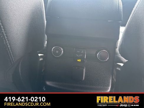 Used 2019 Ford Explorer XLT image 18