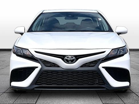 Used 2024 Toyota Camry SE FWD image 3