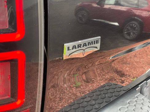Used 2017 RAM 1500 Laramie AWD/4WD image 37