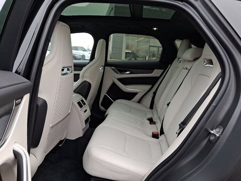New 2026 Jaguar F-PACE SVR 575 Edition image 5