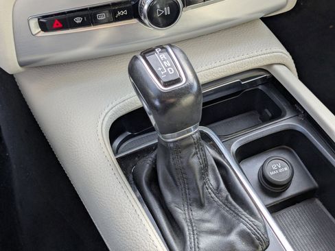 Used 2016 Volvo XC90 T5 Momentum image 24