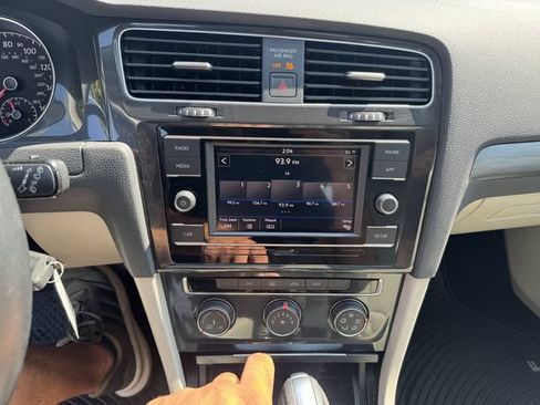 Used 2019 Volkswagen Golf S FWD image 17