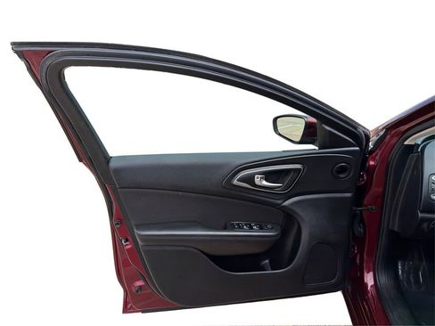 Used 2015 Chrysler 200 Limited w/ Convenience Group FWD image 19