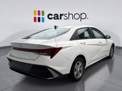 Used 2024 Hyundai Elantra SE FWD image 5