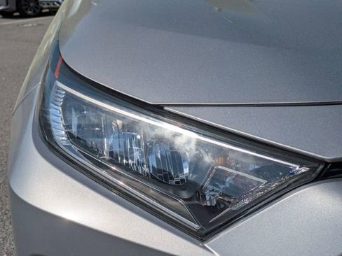 Used 2021 Toyota RAV4 XLE Premium image 11