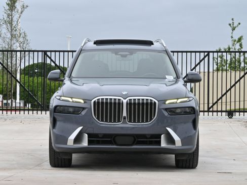 Used 2023 BMW X7 xDrive40i w/ Executive Package AWD/4WD image 3