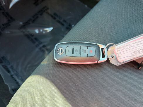 Used 2025 Nissan Versa SV image 21