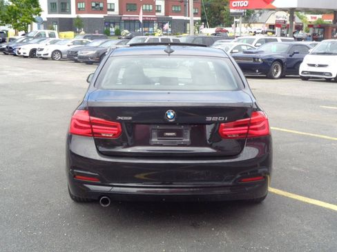 Used 2018 BMW 320i xDrive Sedan w/ Convenience Package AWD/4WD image 14