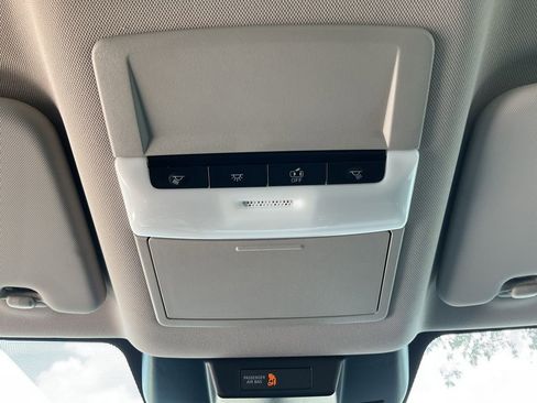 Used 2025 Nissan Rogue S AWD/4WD image 14