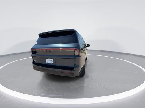 New 2026 Lincoln Navigator L Reserve w/ Jet Appearance Package AWD/4WD image 8