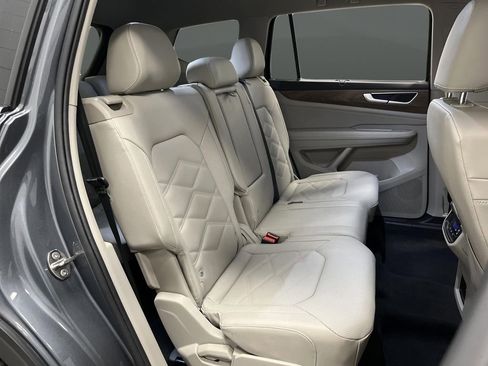 Used 2024 Volkswagen Atlas SE image 30