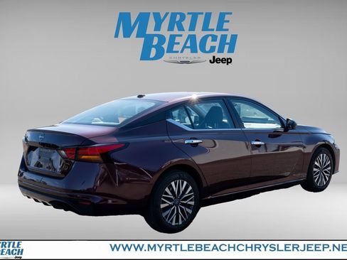 Used 2025 Nissan Altima 2.5 SV image 6