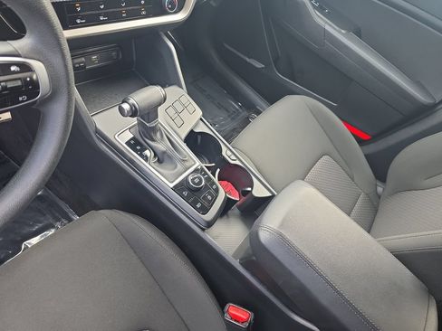 Used 2025 Kia Sportage LX FWD image 21