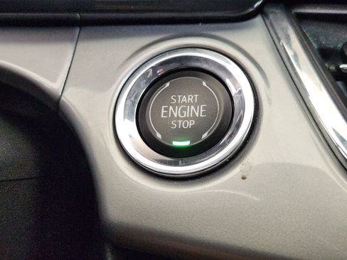 Certified 2025 Chevrolet Trax LT FWD image 21