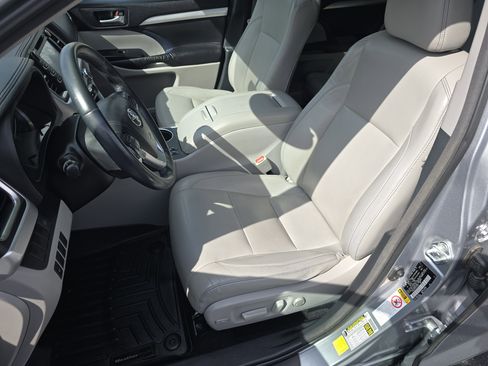 Used 2016 Toyota Highlander XLE image 28